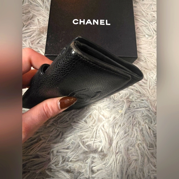 Chanel Compact Double Snap Black Caviar Wallet (GUC)(READ DESCRIPTION)(2005) - Picture 15 of 16
